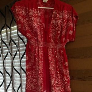 Country girl Ariat paisley top.